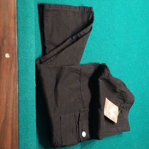 Black cargo pants w/pockets and zipper on legs